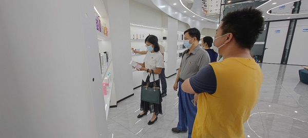 党旗领航 助力我区化妆品企业发展——广西食药检所调研化妆品生产企业